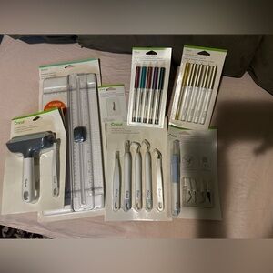 CRICUT TOOL BUNDLE OF 7